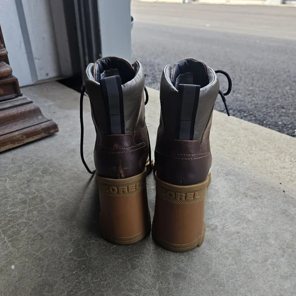 Sorel Brown and Tan Heeled Boots - Picture 4 of 7